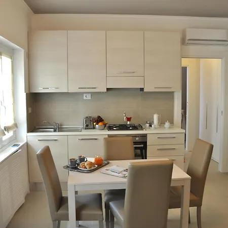 アパート メゾン ロマーナ *